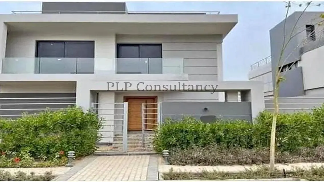 Stunning Home with Balcony View and Shared Pool