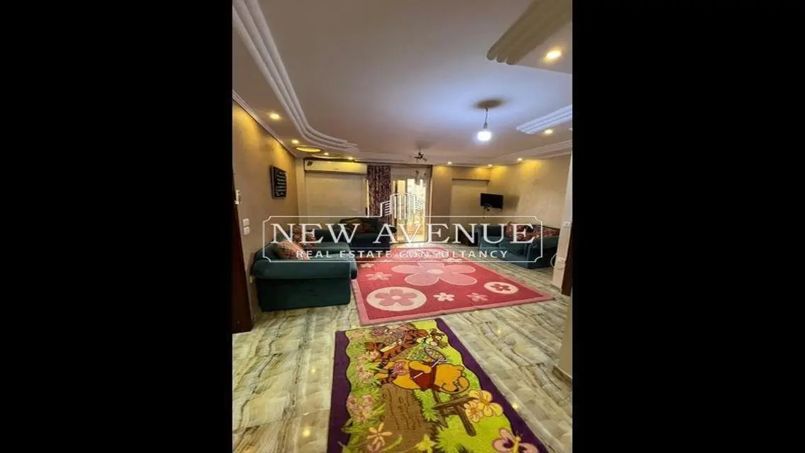 شقة واسعة بمساحة كبيرة مع شرفة وإطلالة مميزة