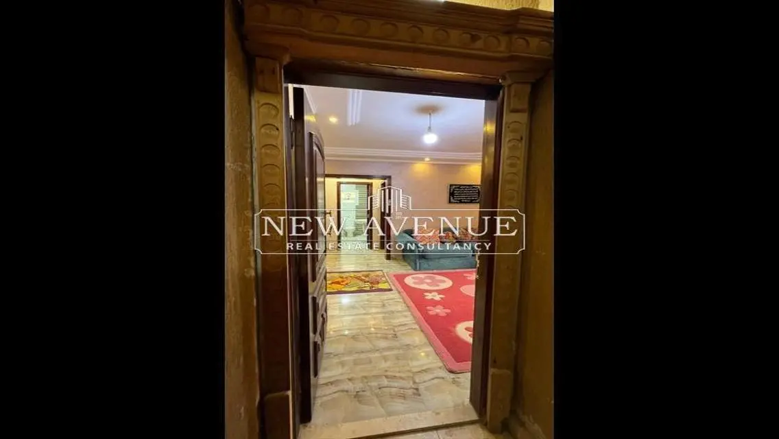 شقة واسعة بمساحة كبيرة مع شرفة وإطلالة مميزة