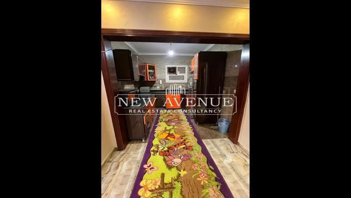 شقة واسعة بمساحة كبيرة مع شرفة وإطلالة مميزة