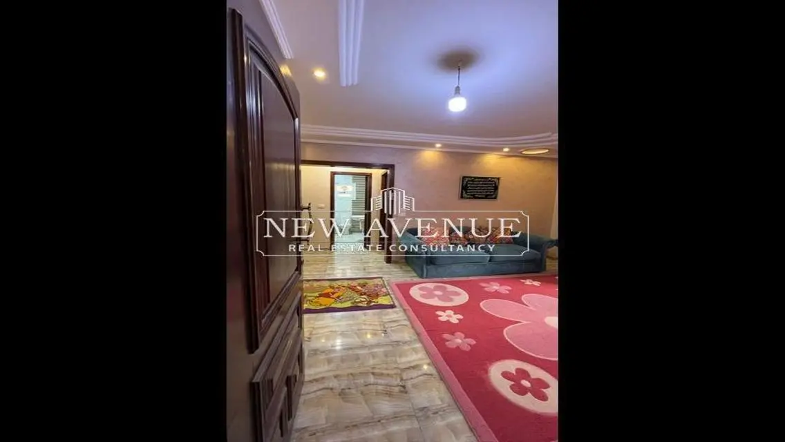 شقة واسعة بمساحة كبيرة مع شرفة وإطلالة مميزة