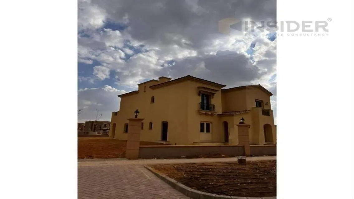 Luxury Villa with 10 Bedrooms, Private Garden & Pool