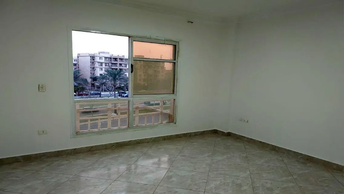 شقة فاخرة بمساحة 10000 متر مع إطلالة رائعة