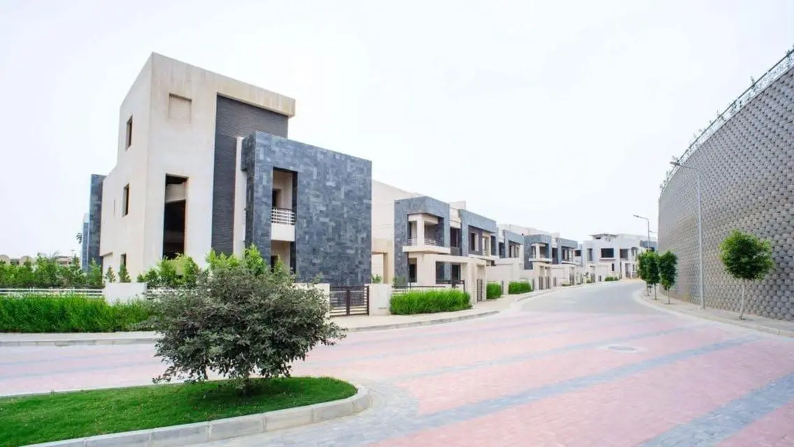 Luxury Home with Garden and Pool in Prime Location