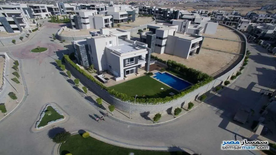 Luxury Home with Garden and Pool in Prime Location