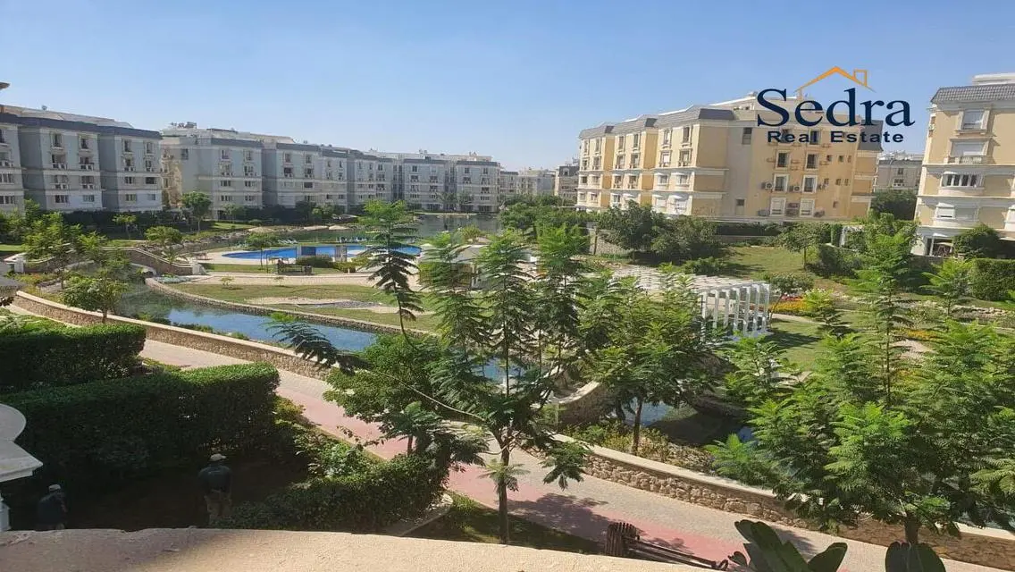 Stunning Mountain View Apartment in Hyde Park