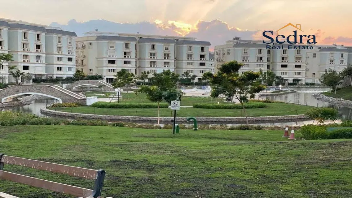 Stunning Mountain View Apartment in Hyde Park