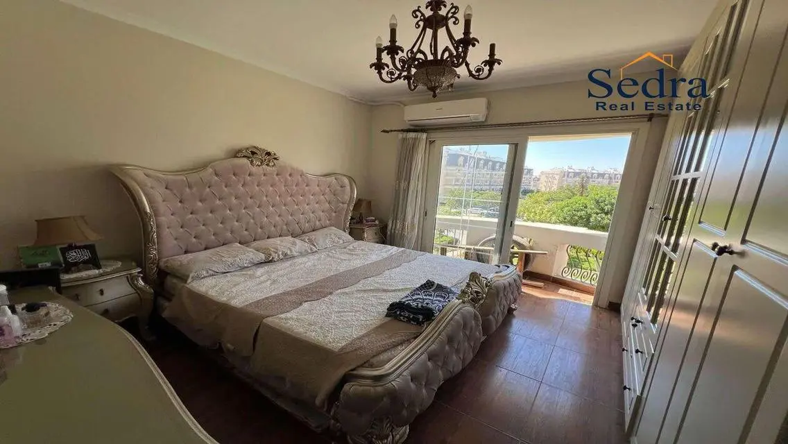 Stunning Mountain View Apartment in Hyde Park