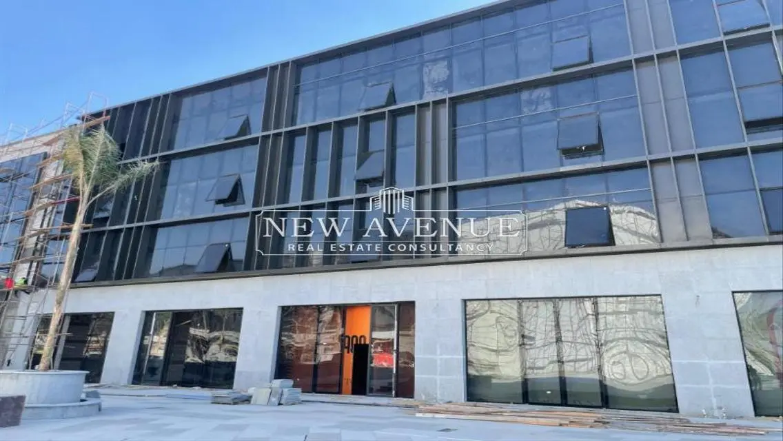 Modern office for sale with 1300 sqm in a prime location