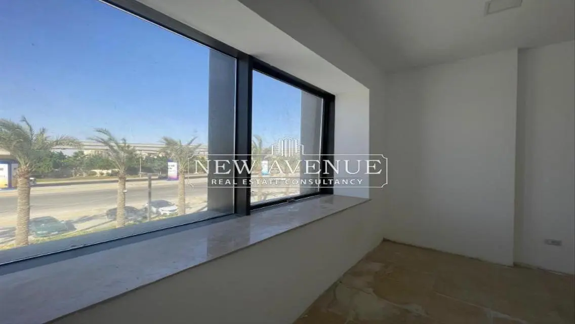 Modern office for sale with 1300 sqm in a prime location