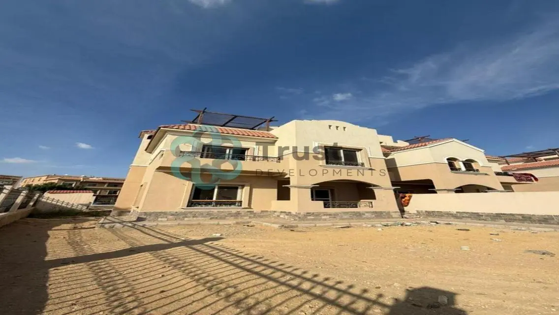 فيلا فاخرة للبيع بمساحة شاسعة