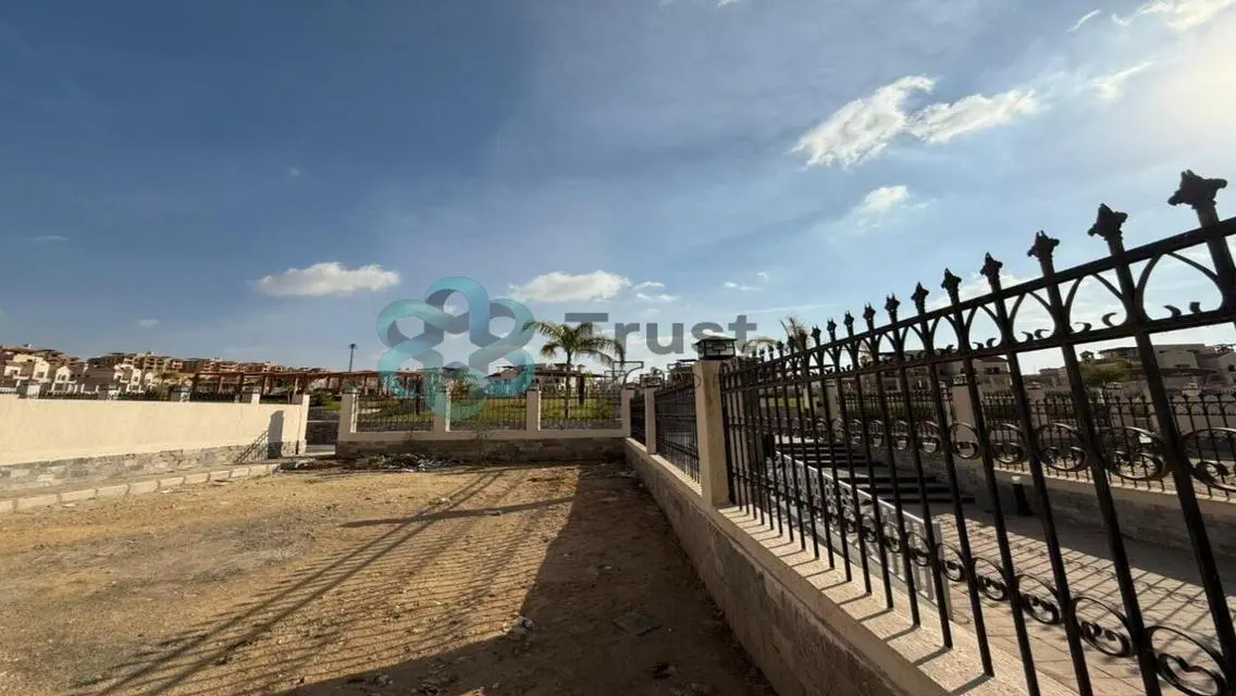فيلا فاخرة للبيع بمساحة شاسعة
