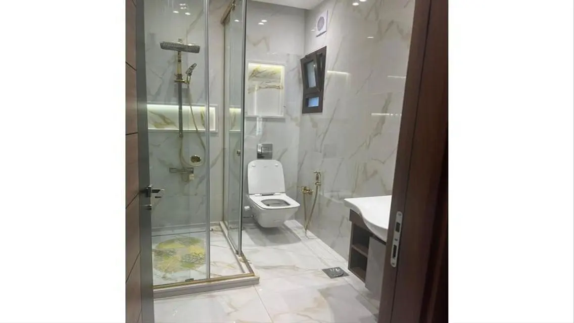 شقة فاخرة مطلة على بحيرات للبيع