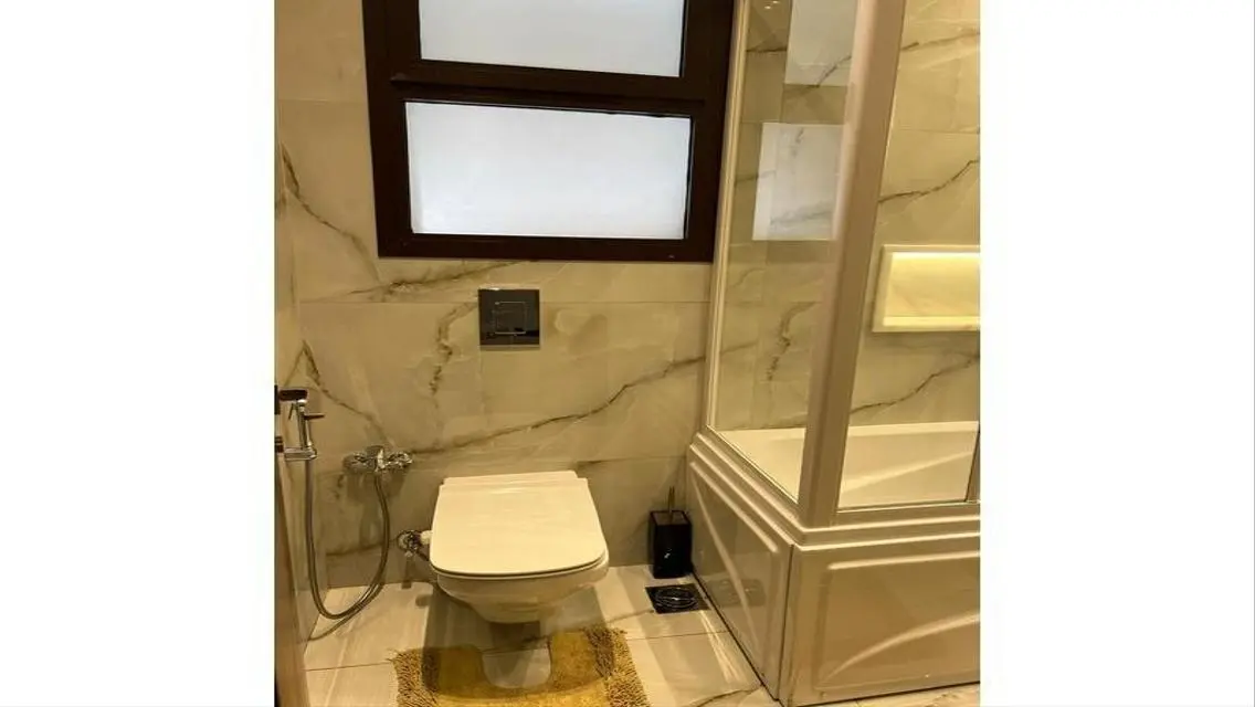 شقة فاخرة مطلة على بحيرات للبيع