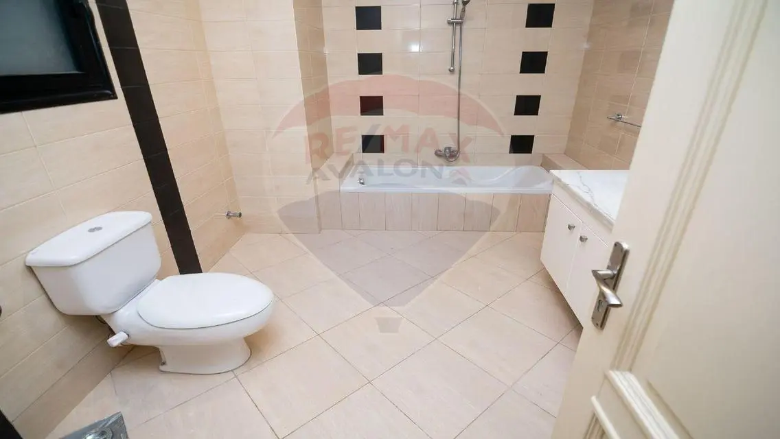 شقة فاخرة للبيع بمساحة 650 متر
