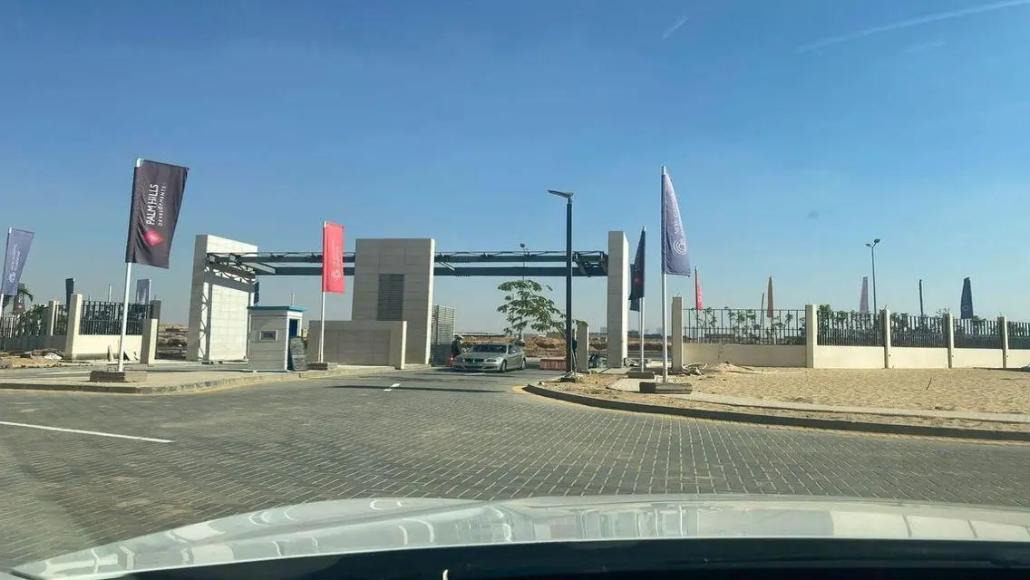 شقة فاخرة بحديقة خاصة في موقع متميز