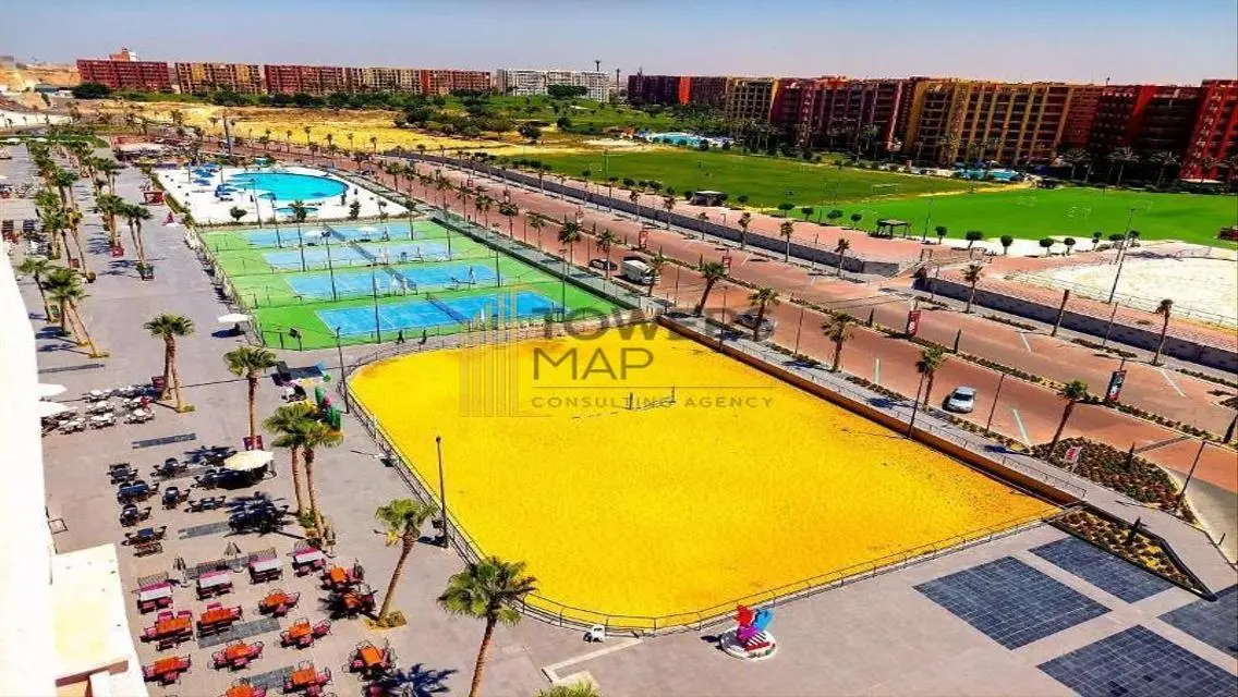شقة بحديقة في موقع متميز