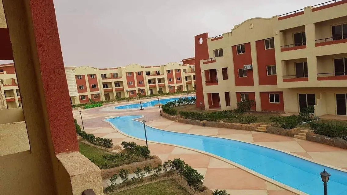 منزل مميز مع حديقة خاصة وحوض سباحة للأطفال