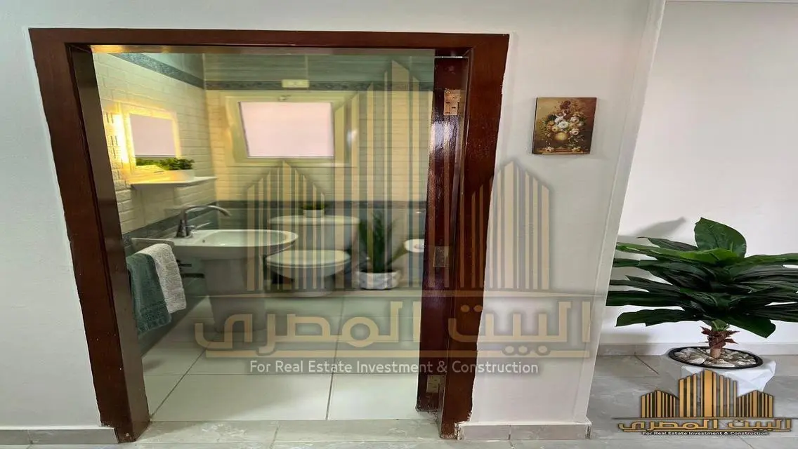 شقة فاخرة بإطلالة على البحيرات بسعر 45000