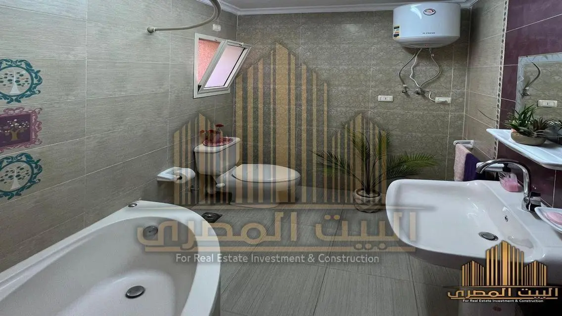 شقة فاخرة بإطلالة على البحيرات بسعر 45000