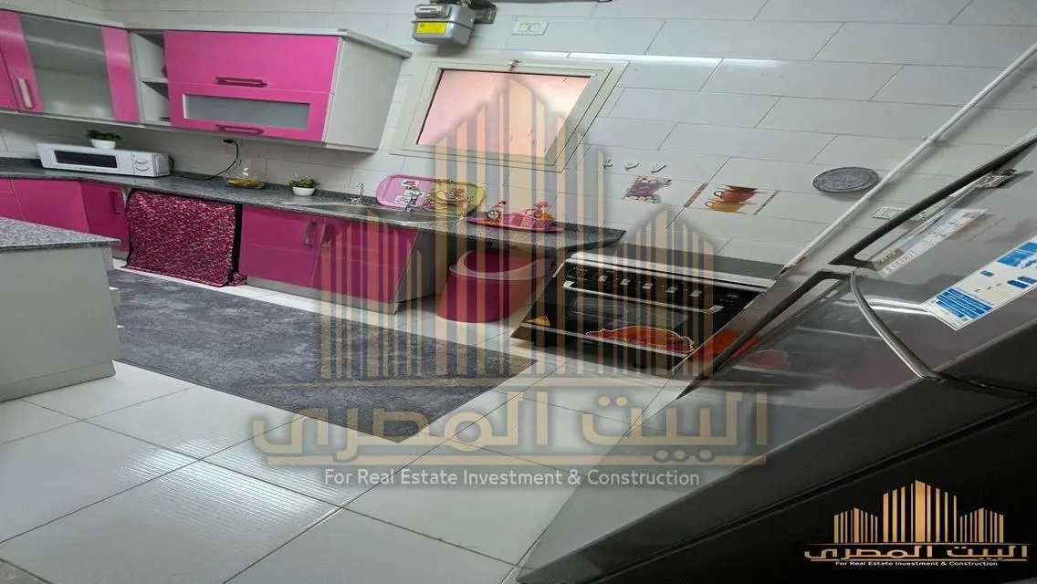 شقة فاخرة بإطلالة على البحيرات بسعر 45000