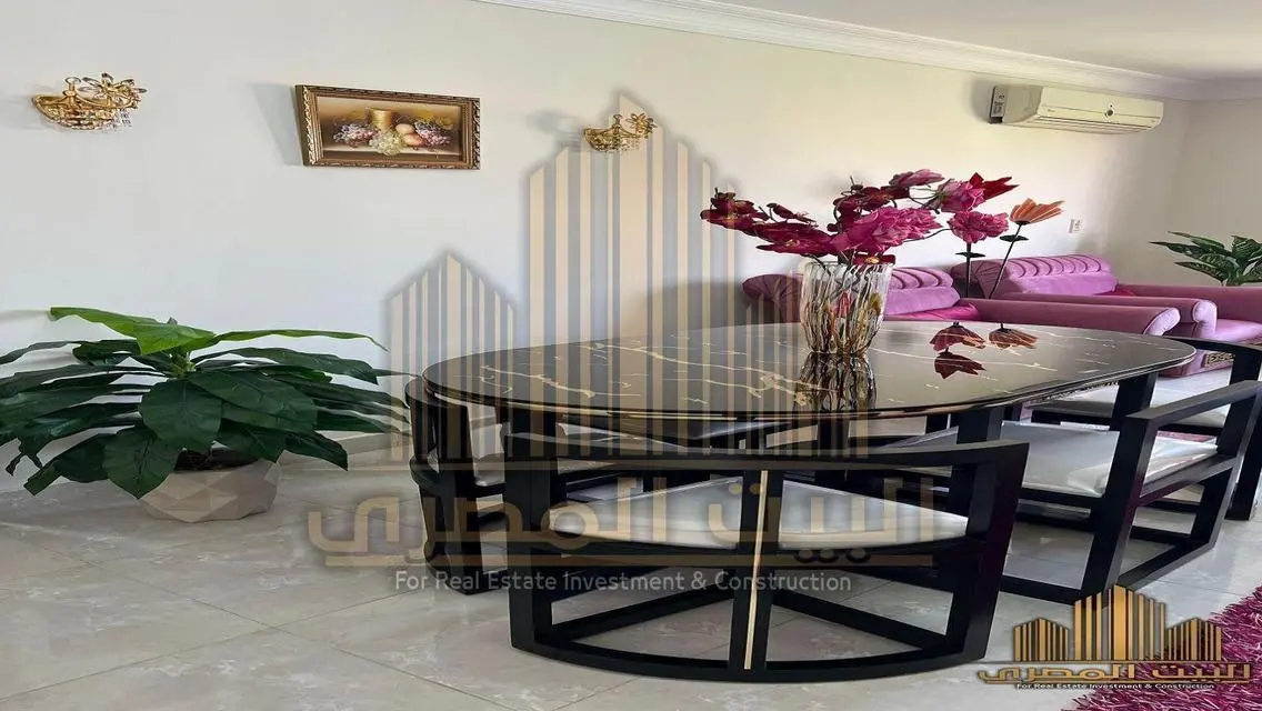 شقة فاخرة بإطلالة على البحيرات بسعر 45000