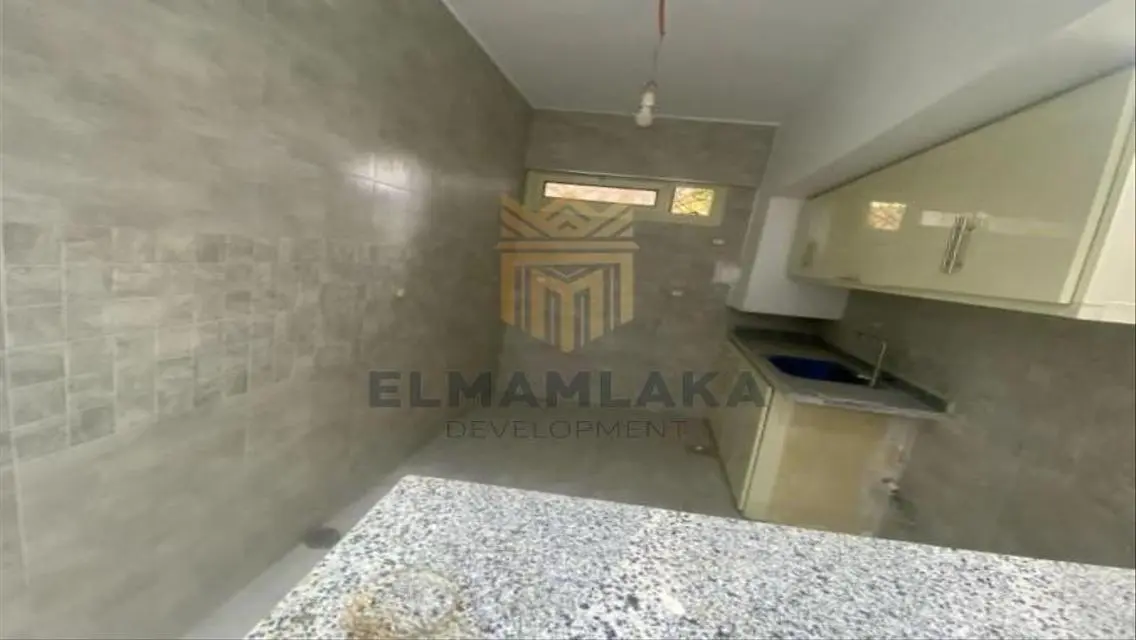 شقة مفروشة للبيع في منطقة سكنية مميزة - 16000 جنيه