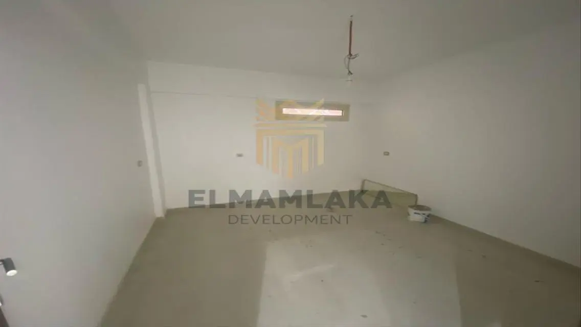 شقة مفروشة للبيع في منطقة سكنية مميزة - 16000 جنيه