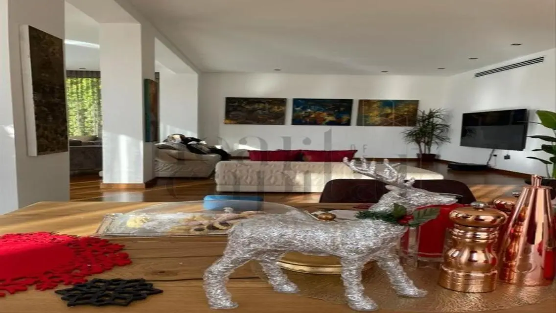 Stunning Villa for Sale with Private Garden and Pool