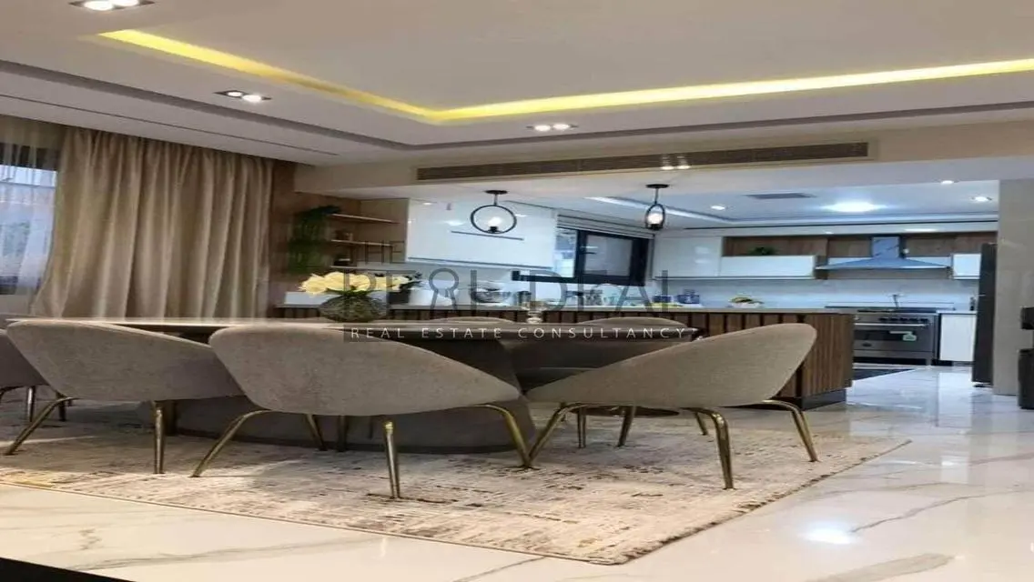 Luxury Apartment in Club Hills October