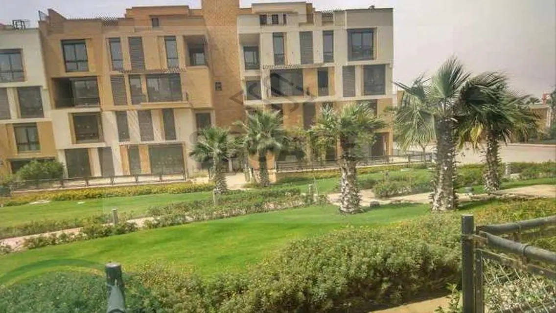 شقة فاخرة في فناء - 4 غرف نوم