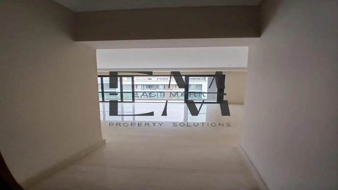 Exceptional Apartment with Central Air Conditioning and Dressing Room