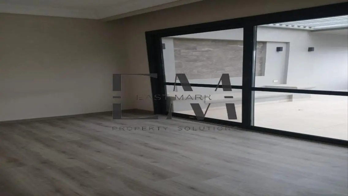 Exceptional Apartment with Central Air Conditioning and Dressing Room
