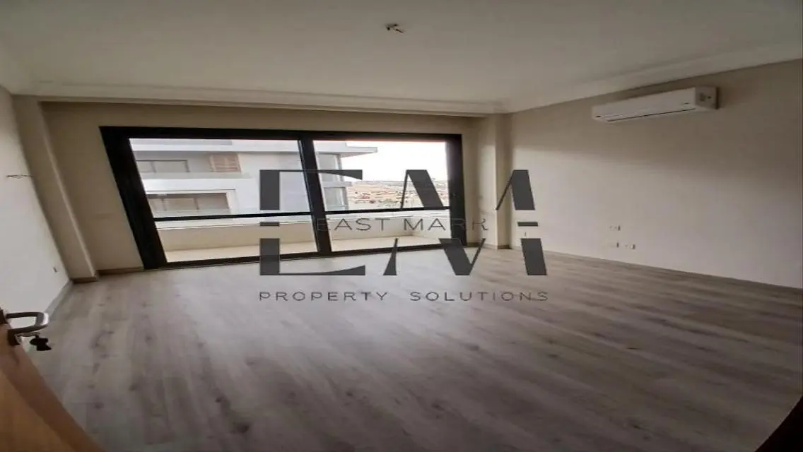Exceptional Apartment with Central Air Conditioning and Dressing Room