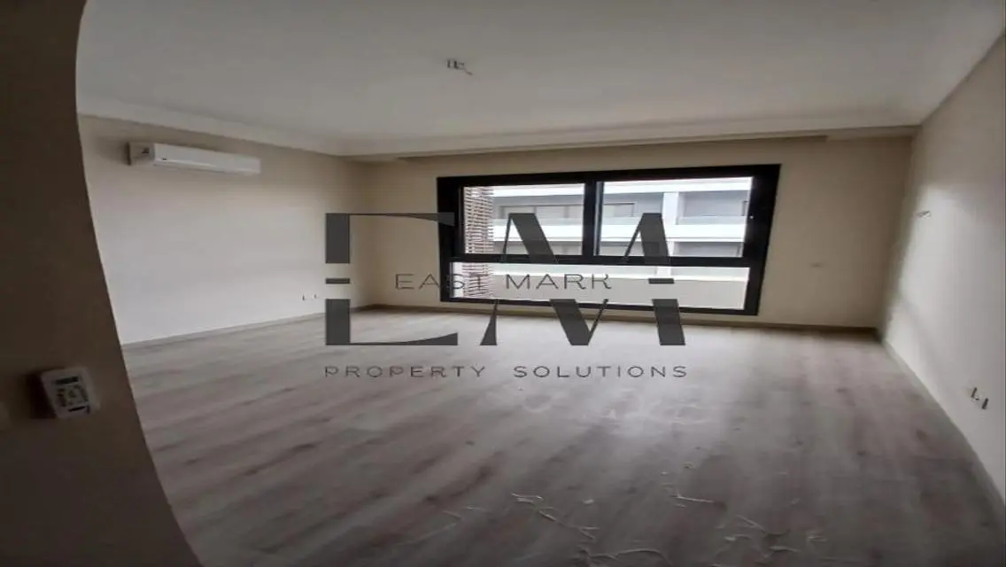 Exceptional Apartment with Central Air Conditioning and Dressing Room