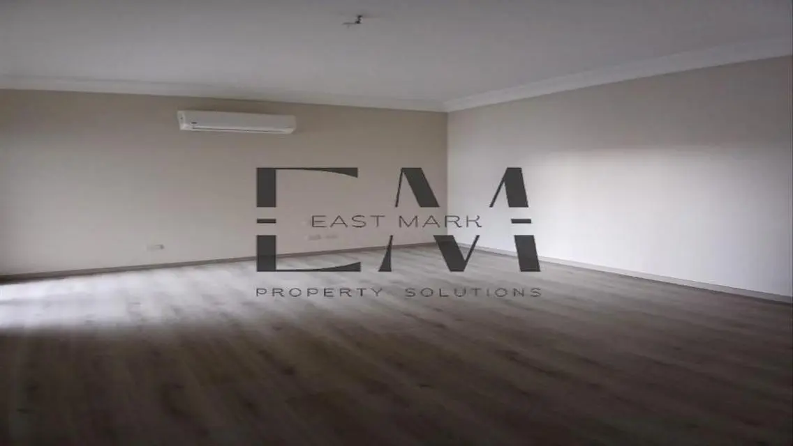Exceptional Apartment with Central Air Conditioning and Dressing Room