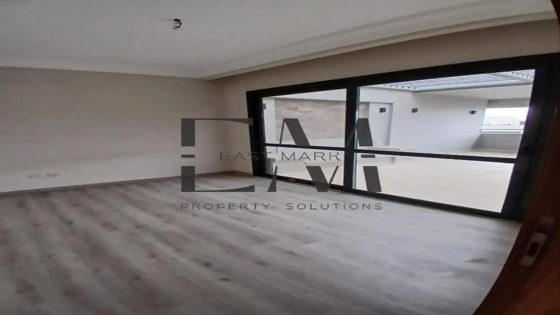 Exceptional Apartment with Central Air Conditioning and Dressing Room
