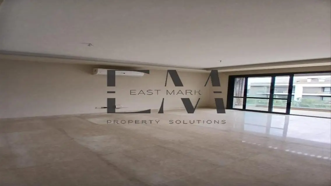 Exceptional Apartment with Central Air Conditioning and Dressing Room