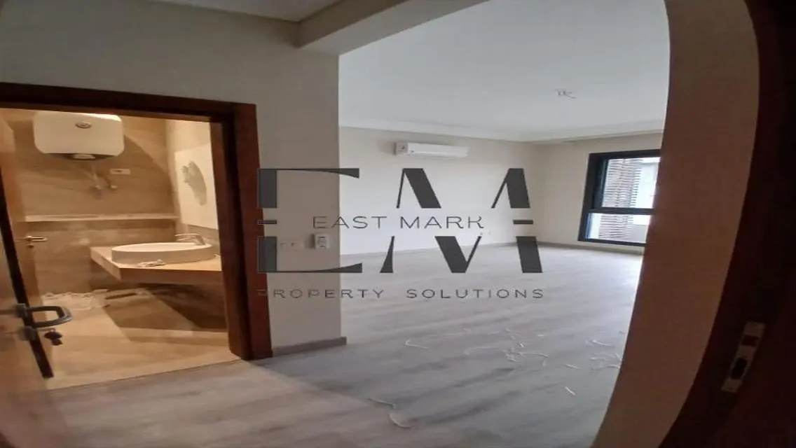 Exceptional Apartment with Central Air Conditioning and Dressing Room