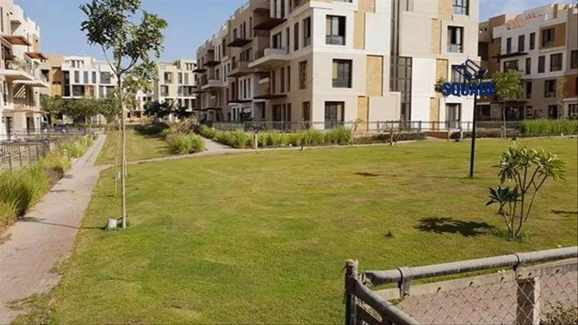 شقة فاخرة للإيجار بتكييف مركزي وحديقة خاصة