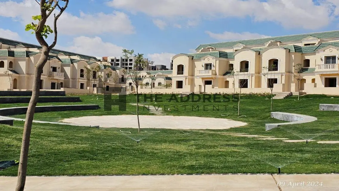 Luxurious House with Private Pool and Lake View