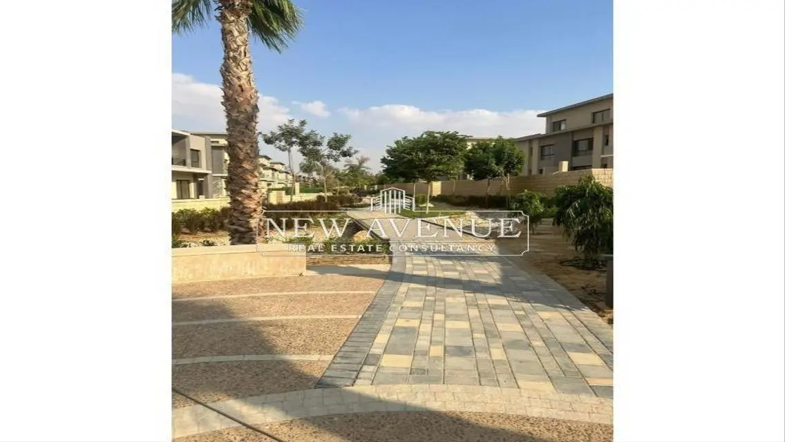 فيلا فاخرة للبيع في موقع مميز