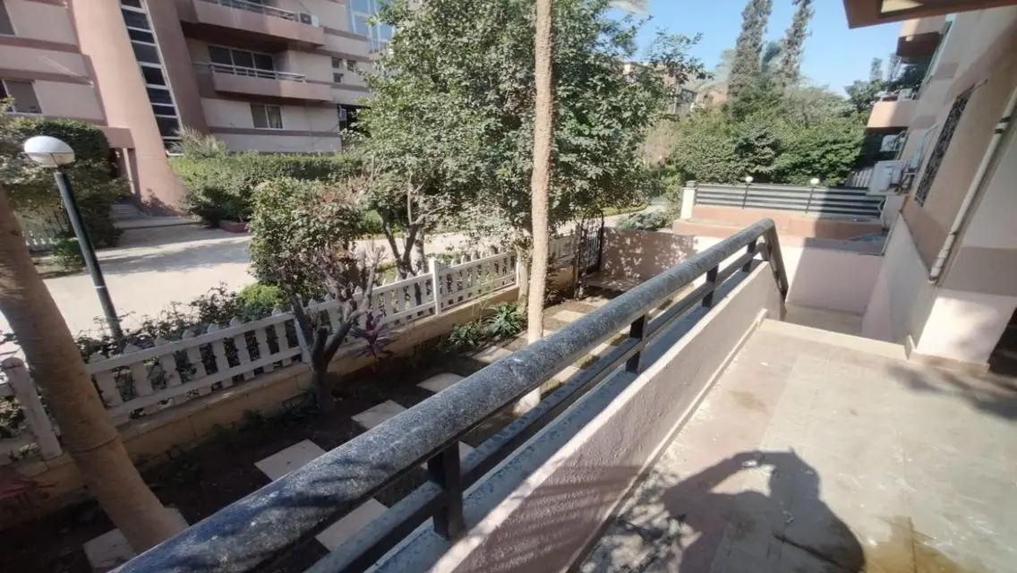 Luxurious Apartment with Spacious Private Garden!