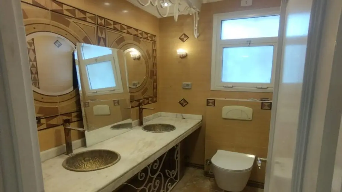 Luxurious Apartment with Spacious Private Garden!