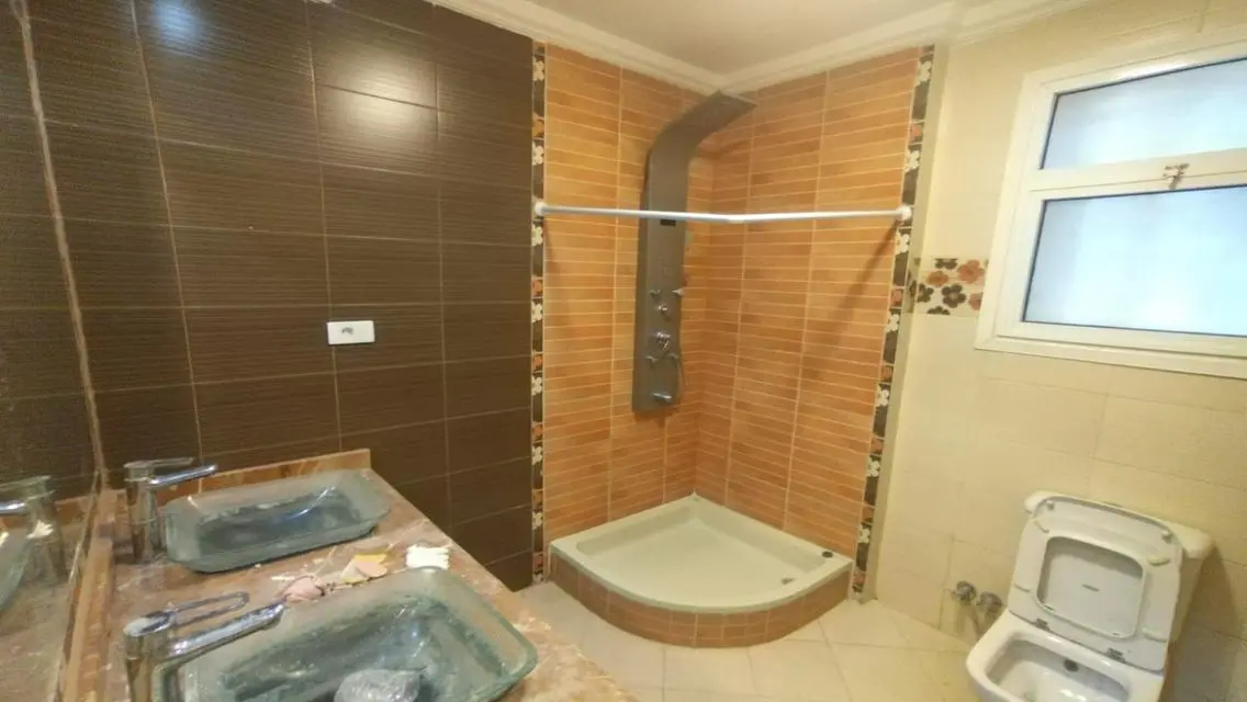 Luxurious Apartment with Spacious Private Garden!