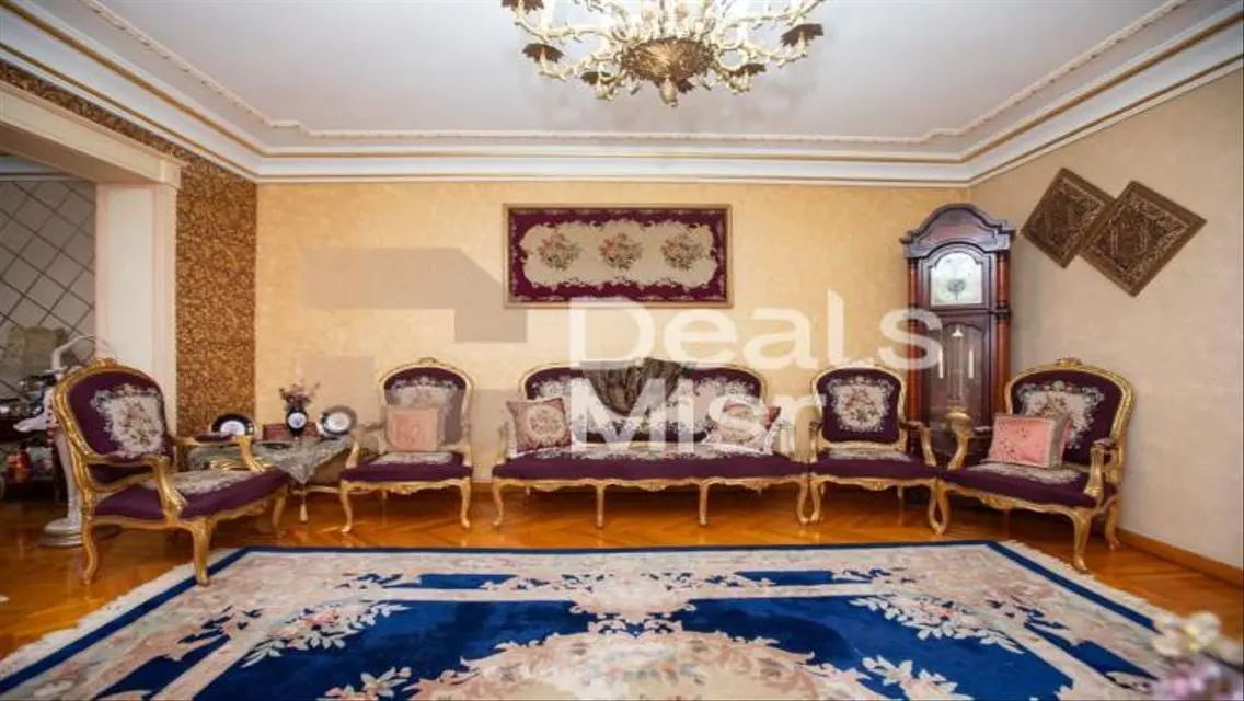 شقة فاخرة للبيع مطلة على بحيرات