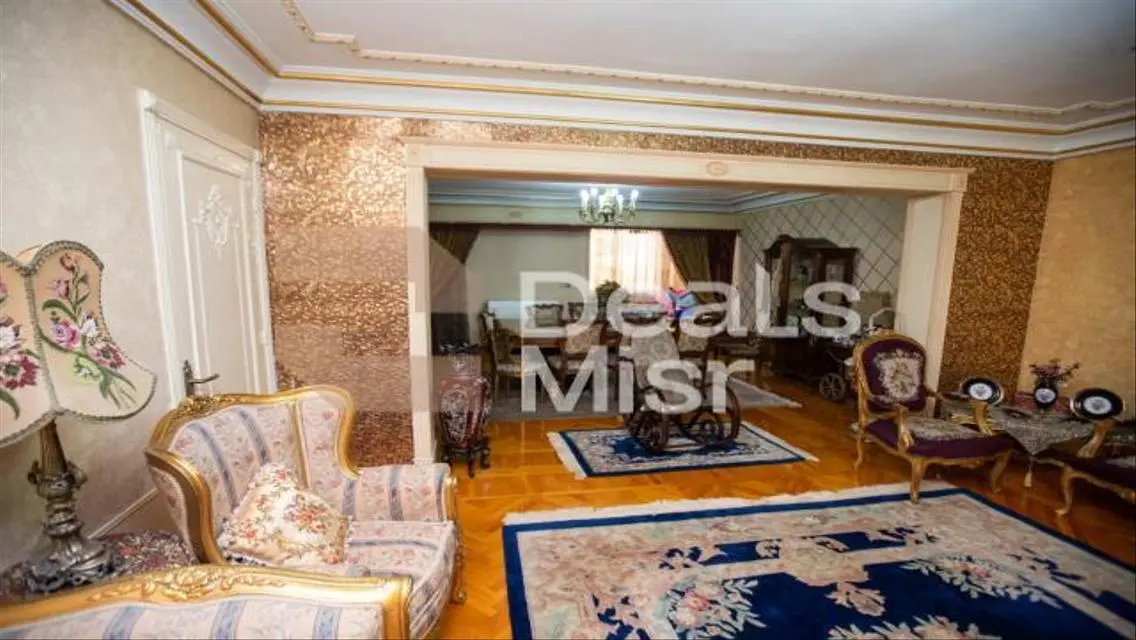 شقة فاخرة للبيع مطلة على بحيرات