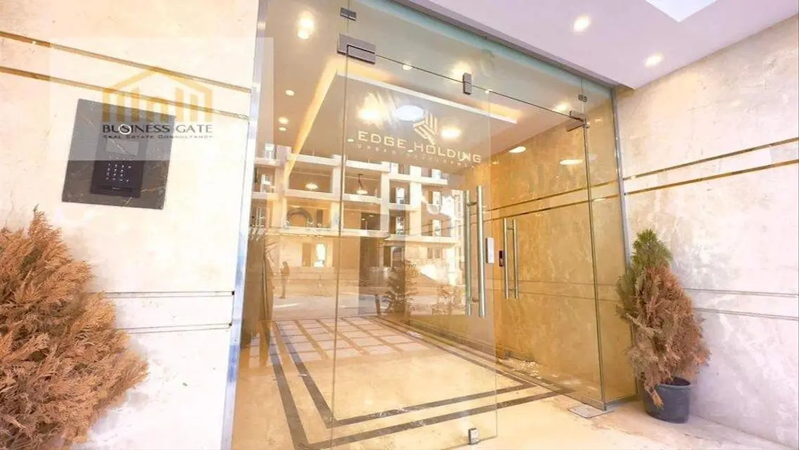 Luxurious 6-Bedroom Apartment with Stunning Lake View