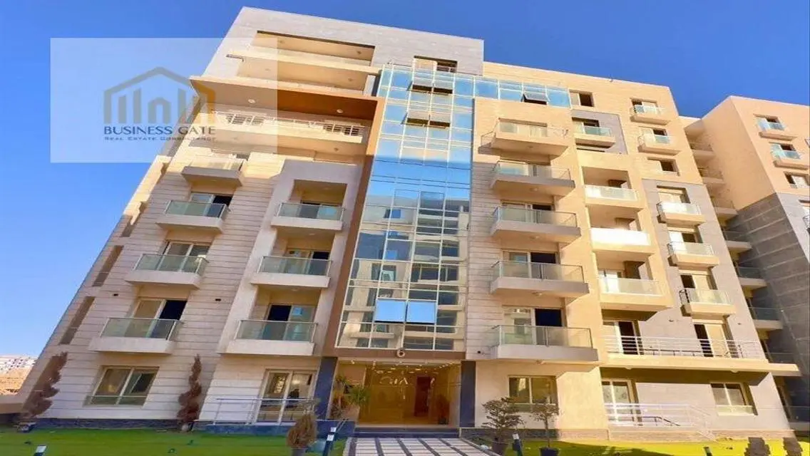 Luxurious 6-Bedroom Apartment with Stunning Lake View