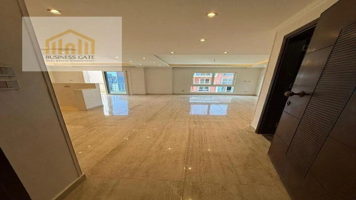 Luxurious 6-Bedroom Apartment with Stunning Lake View